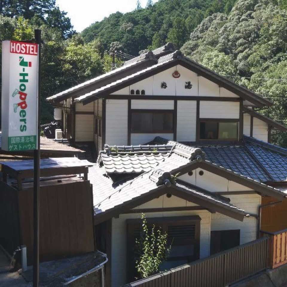 熊野湯峰の温泉付きゲストハウスの館内写真