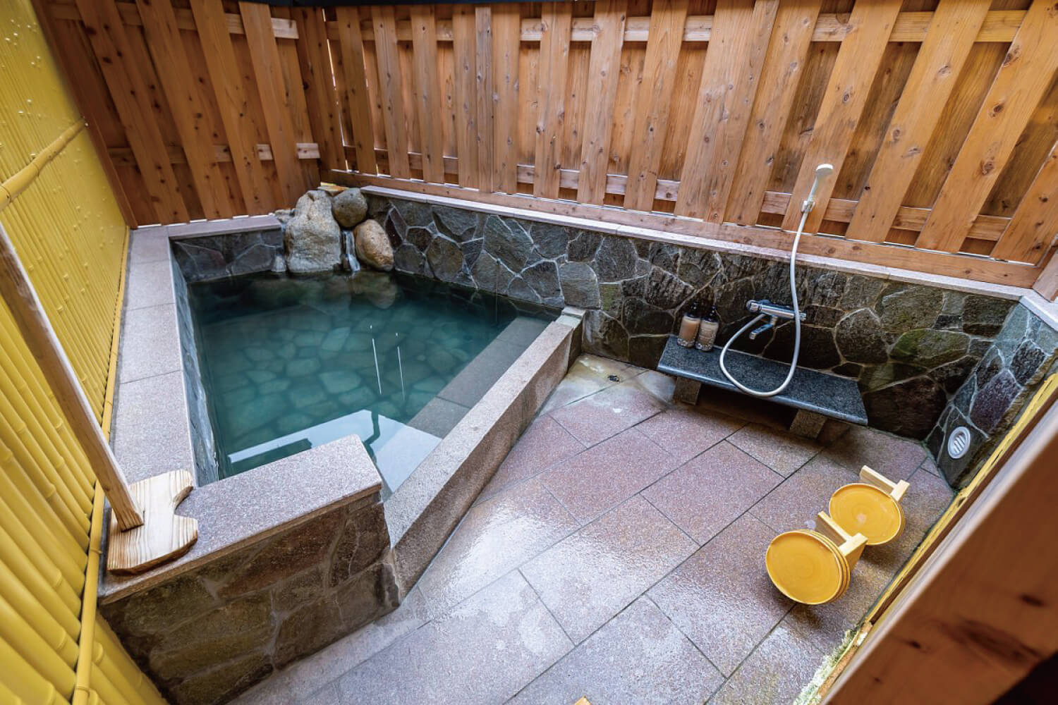 Open-air bath